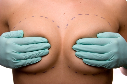 implanty-piersi-lekarstwo-na-kompleksy-czy-juz-przesada