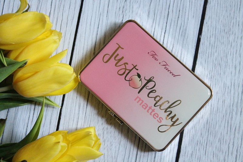 too faced just peachy paletka matowych cieni do powiek