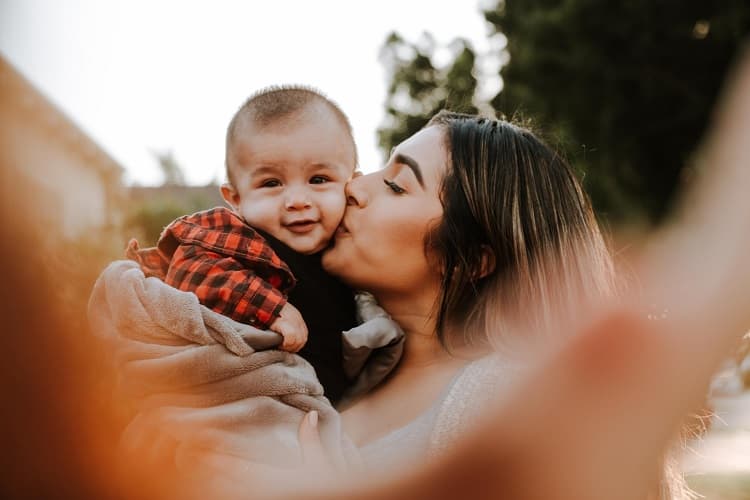 Czy mama nieidealna może zapewnić szczęśliwe dzieciństwo