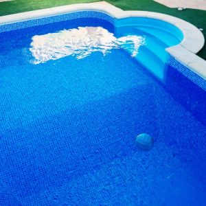 Jak wybrać odpowiednią folię basenową