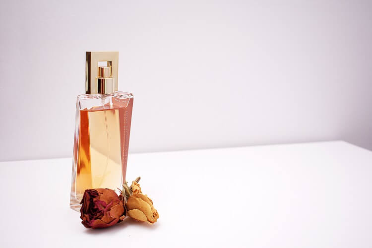 Perfumy dla dojrzałej kobiety